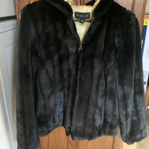 Braetan Faux fur size m womens - Picture 1 of 4